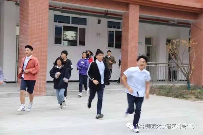 銘記歷史，勿忘國恥——潛江德風高級中學舉行九一八防空演練活動