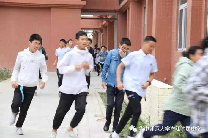 銘記歷史，勿忘國恥——潛江德風高級中學舉行九一八防空演練活動