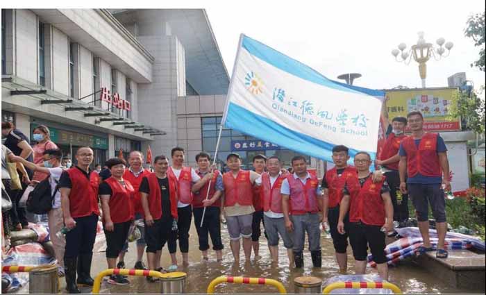 潛江德風學校教師志愿者積極參加防汛救災服務
