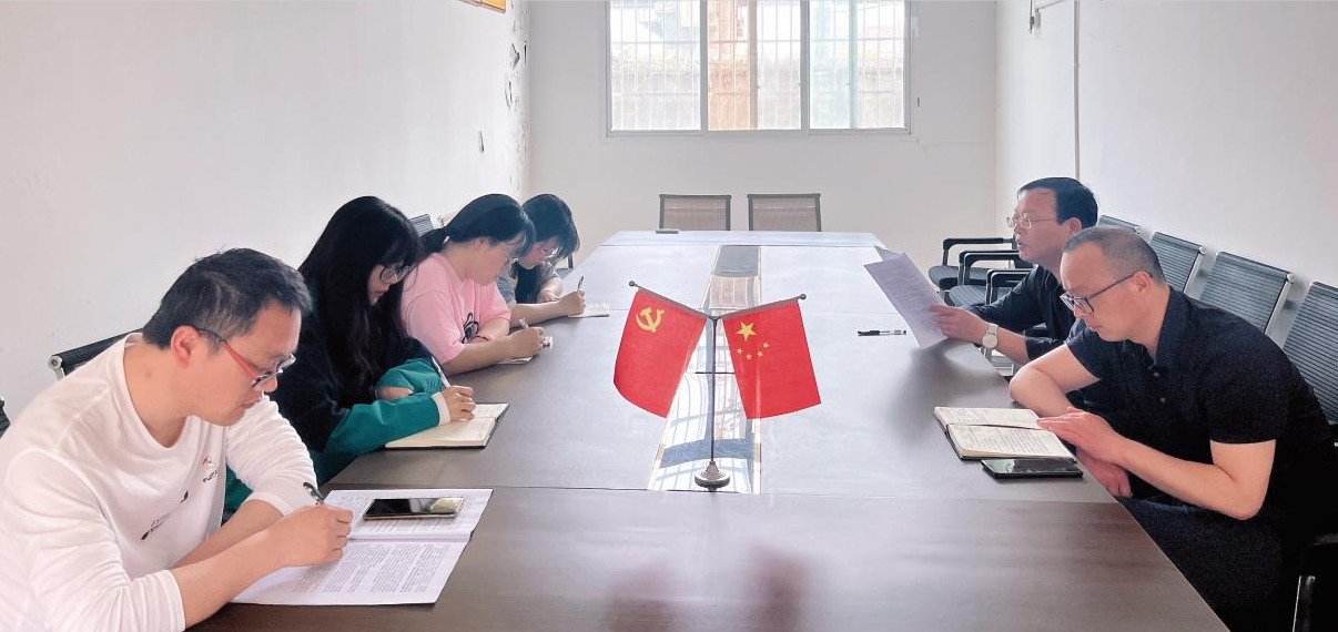 潛江市江漢中學(xué)”黨建一小時”簡訊
